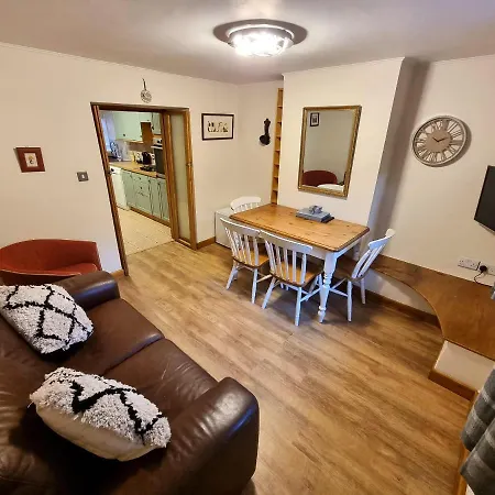 2 Mill Street פנרית'